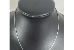 Srebrny łańcuszek pr. 925 /w. 3,3 g /D: 41 cm 